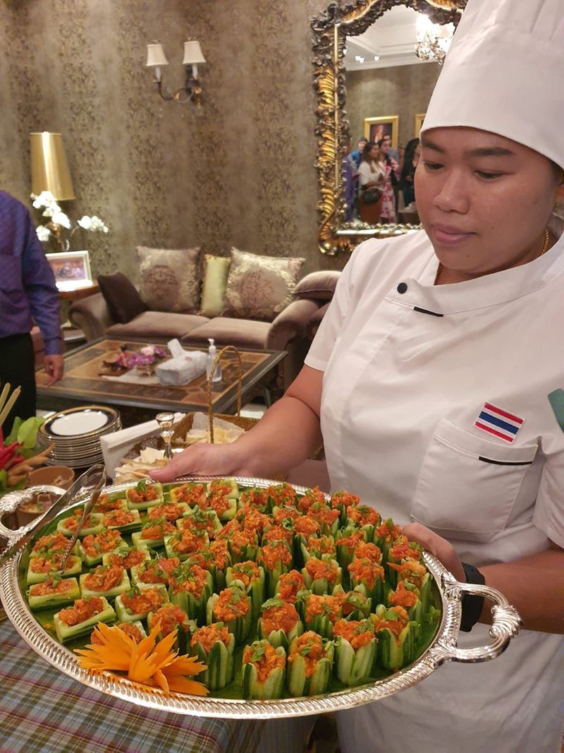 Chef_Chernporn_Chantrasanam_presenting_Thai_dish_Namprik_Ong-1662794907282